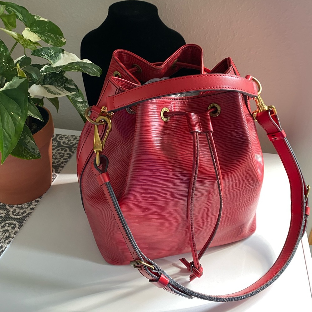 Louis Vuitton Signature Red Epi Noe GM Large Shoulder Bag.